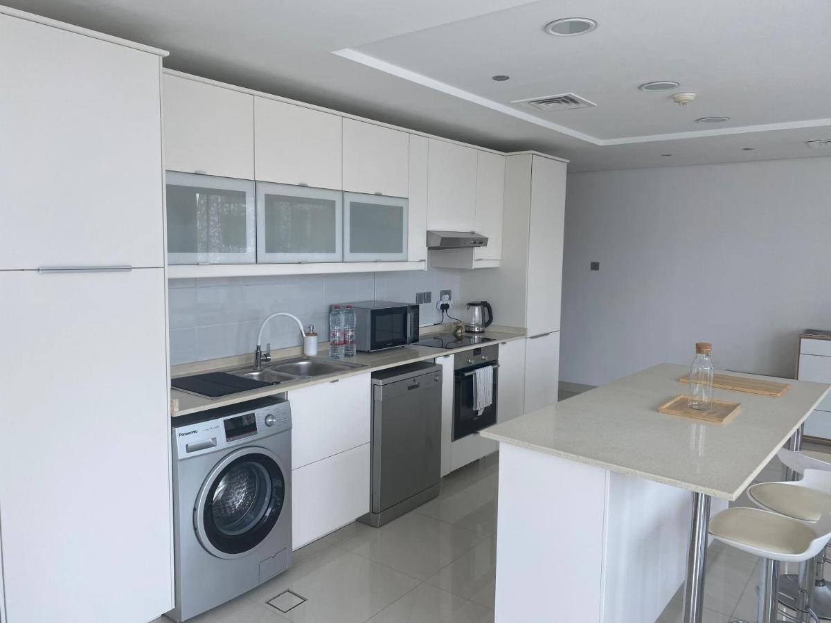 One Bedroom Apartment With Pool & Gym Near Marina دبي المظهر الخارجي الصورة