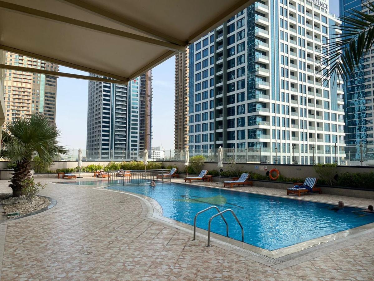 One Bedroom Apartment With Pool & Gym Near Marina دبي المظهر الخارجي الصورة
