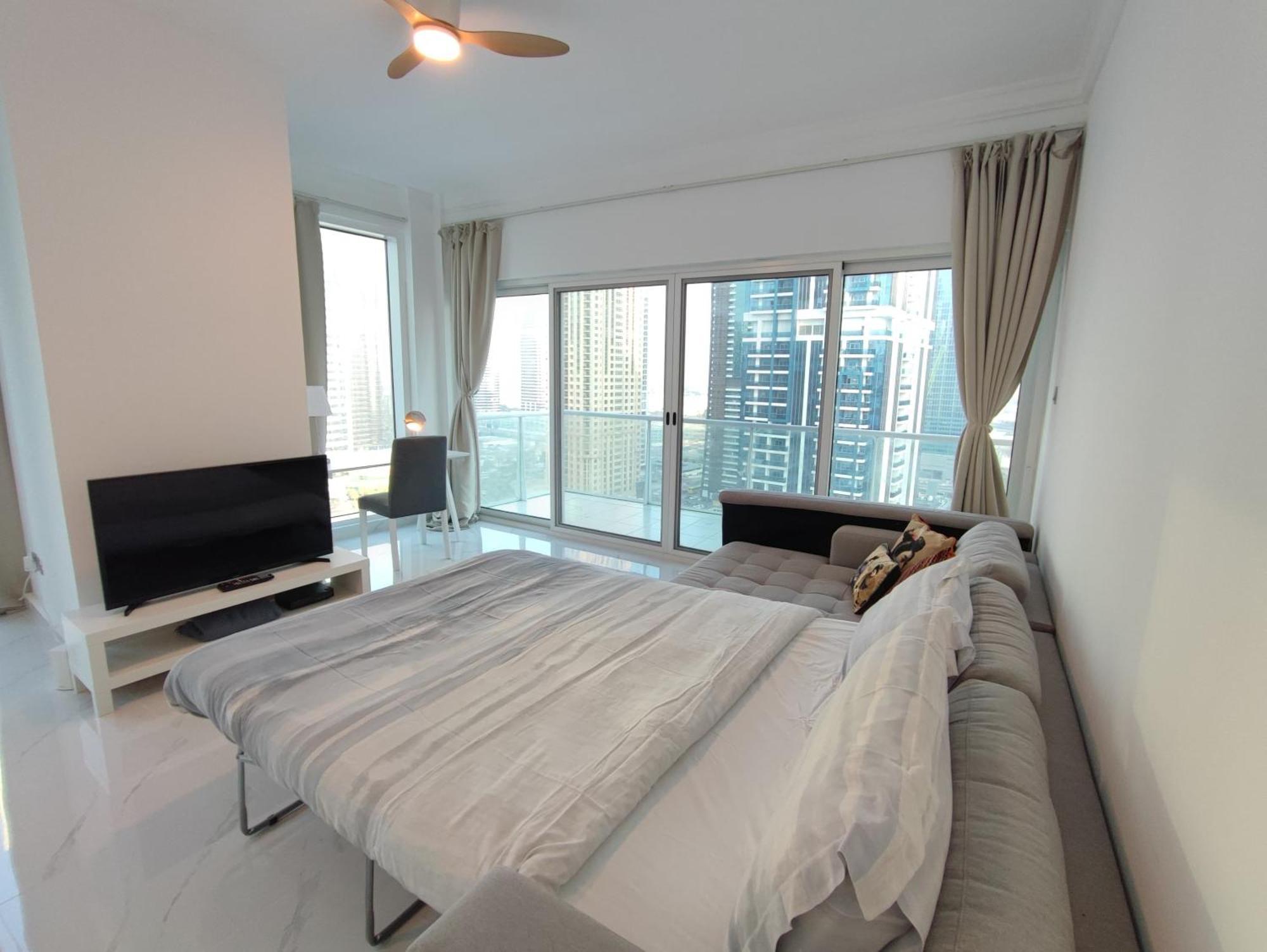 One Bedroom Apartment With Pool & Gym Near Marina دبي المظهر الخارجي الصورة