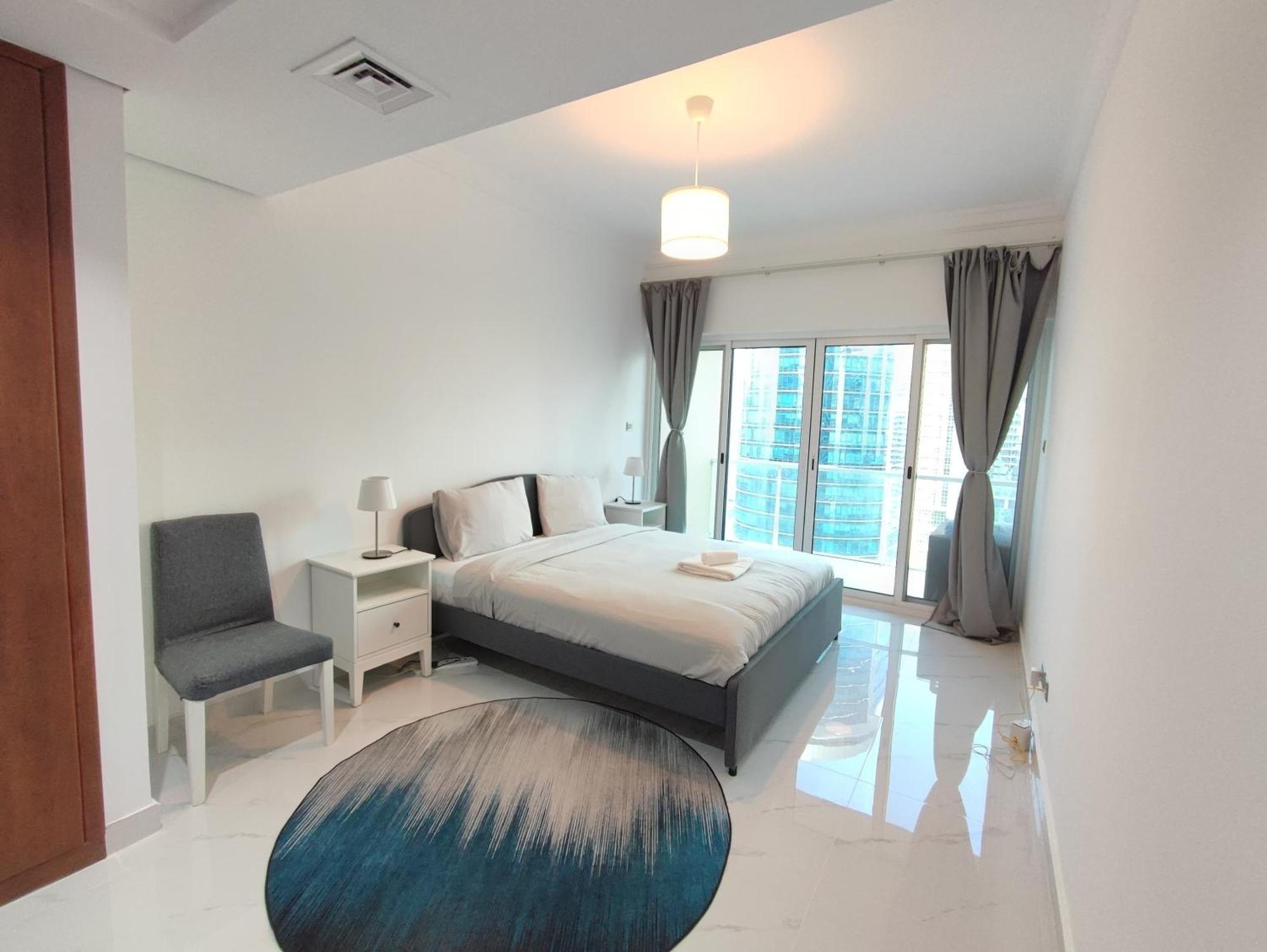 One Bedroom Apartment With Pool & Gym Near Marina دبي المظهر الخارجي الصورة