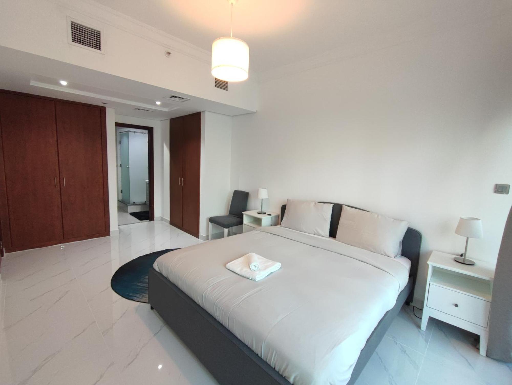 One Bedroom Apartment With Pool & Gym Near Marina دبي المظهر الخارجي الصورة