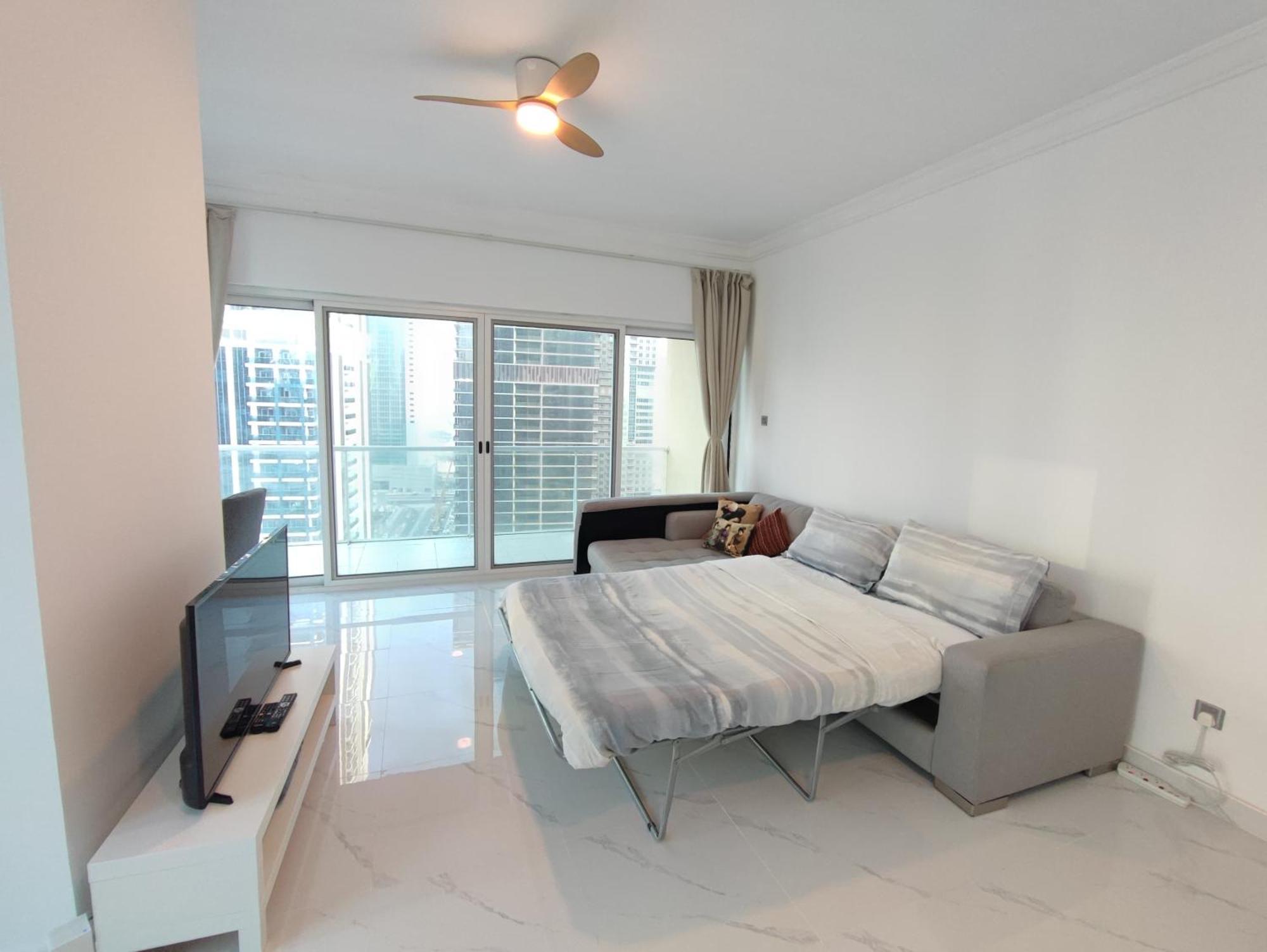One Bedroom Apartment With Pool & Gym Near Marina دبي المظهر الخارجي الصورة