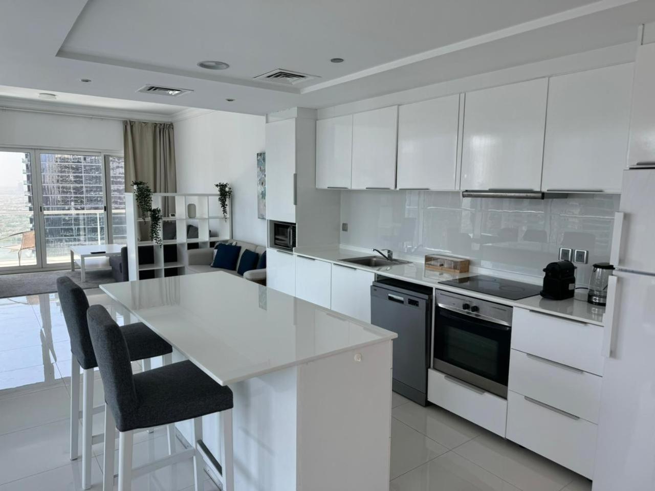 One Bedroom Apartment With Pool & Gym Near Marina دبي المظهر الخارجي الصورة