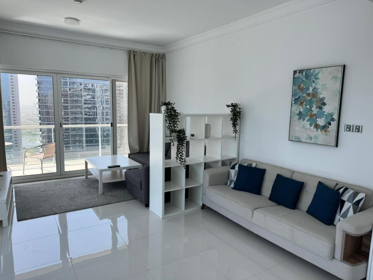 One Bedroom Apartment With Pool & Gym Near Marina دبي المظهر الخارجي الصورة