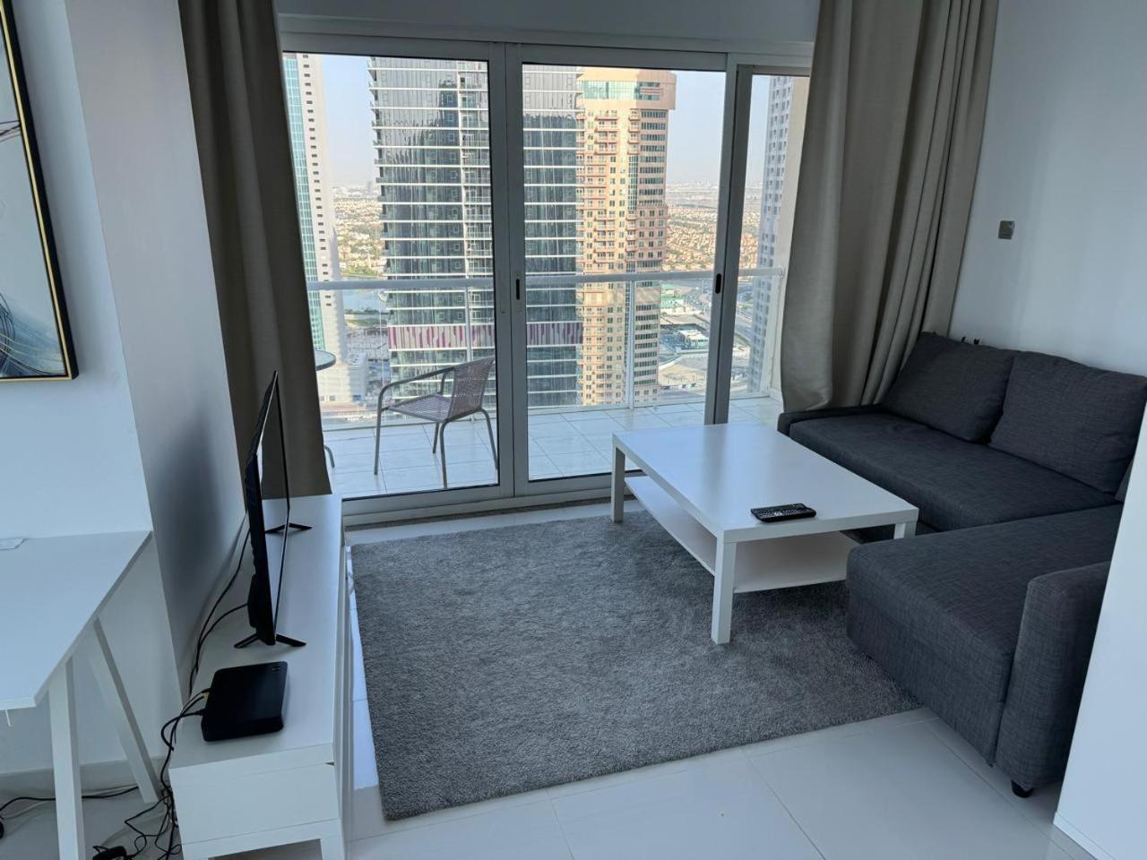One Bedroom Apartment With Pool & Gym Near Marina دبي المظهر الخارجي الصورة